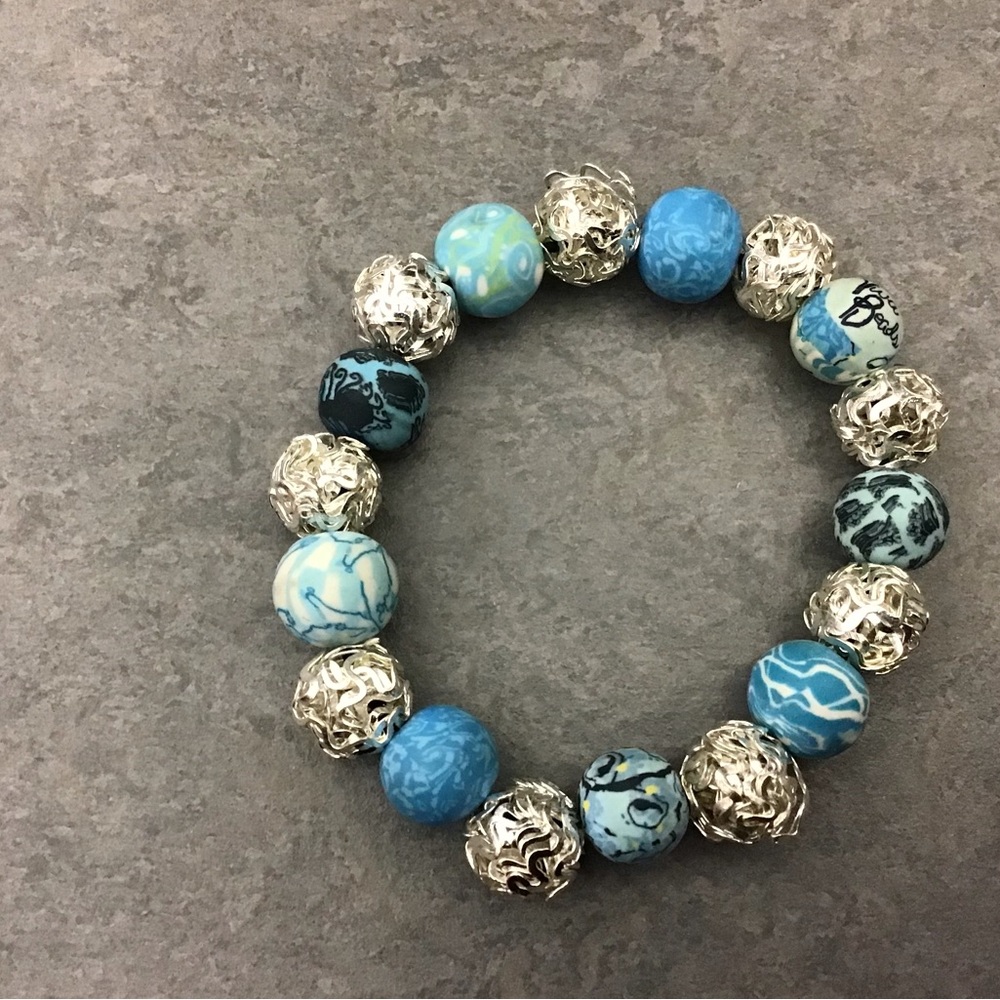 NWOT Beautiful, Fun & Stylish Bracelet in Blue, Dk Blue, Lt Blue & silver